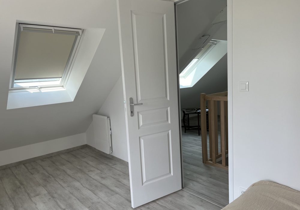 espace avec porte rénovée dans une maison