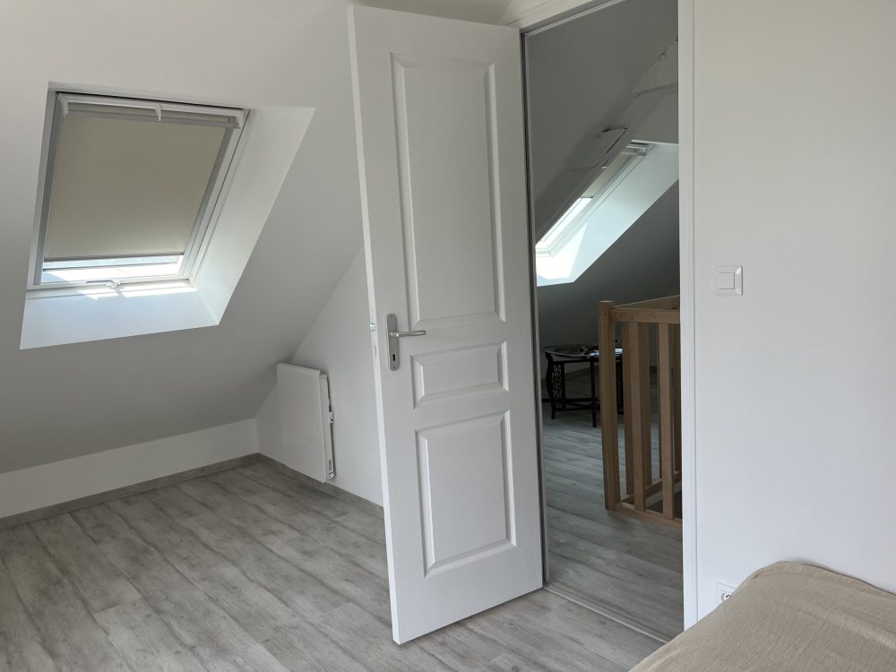 espace avec porte rénovée dans une maison